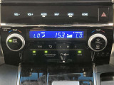 オートエアコンは温度を設定するだけで、自動で風量などを設定してくれます。運転しながら操作も必要ないので、安全性も向上します。
