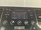 純正CD・ラジオチューナー!ディスプレイもついていてタッチ式です。今考えるとめずらしいですね。