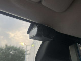 【日産純正 車内撮影用カメラ付きドライブレコーダー装着車】 映像/音声の記録はもちろん、映像再生時に走行軌跡や車速のわかるGPS搭載。事故時の客観的な検証に役立ちます