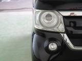 LEDヘッドライトは、点灯の瞬間から光量を発揮し、突然暗くなるトンネルなどでの安定感を高めます。