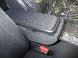運転席にはアームレストがあります!