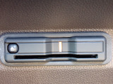 ■【ETC車載器】が装備されています。セットアップをしてお渡しとなり、ETCカードを差し込むだけで高速道路の利用が可能です。