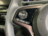 ステアリングにオーディオ操作スイッチが付いています。オーディオ画面に直接タッチしなくても操作が出来ますので、運転に集中できます。