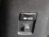 便利なアクセサリーコンセント(AC100V・1500W)が装備されています。ハイブリッドカー特有の大容量の電気エネルギーによりアウトドアシーンや停電などの非常時に便利な機能です。