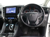 運転席廻りです。