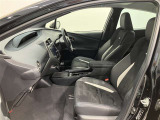 高いホールド性で運転姿勢が安定します。長距離ドライブでも疲れにくいのが魅力です。快適なドライビングライフをお送りください♪
