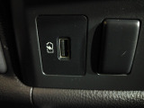 便利な充電用USBジャックも付いています。