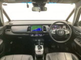 【前方視界】開放的な前方視界!運転がしやすく疲れにくいです♪窓が大きく、見通しがとっても良いおクルマですよ♪