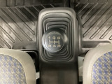 超低速のギアにより、トルクを増大させ、悪路走破性や登坂性をアップ。歩くような速度での走行も可能です。