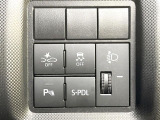【スマートアシスト】走行中に前方の車両等を認識し、衝突しそうな時は警報とブレーキで衝突回避と被害軽減をアシスト。より安全にドライブをお楽しみいただけます。