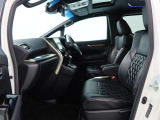 見通しのよいすっきりとした視界で、誰でも運転しやすいです。運転のしやすさは疲れにくさにも繋がりますよ♪