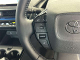 運転中、オーディオの操作をしてて、ハッとしたことはありませんか?ステアリングスイッチは、運転中でもハンドルでオーディオの操作が可能です。安全なドライブをサポートします。