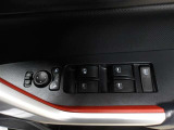 運転席から左右のドアミラーの開閉が可能です♪駐車場でのドアミラーの折り畳みが簡単です♪