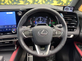 【純正革巻きステアリング】上質な革を使用することで、手にしっかり馴染みとても運転しやすいハンドルです♪