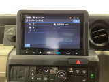 HondaCONNECT対応の便利なナビディスプレー。お持ちのスマートフォンと連携して、ナビやBluetoothでの音楽再生が可能です。デザインはもちろん、操作性も良好です。