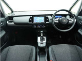 ◆視界広々で非常に運転しやすくロングドライブでも疲れを感じさせないすっきりとまとまったインパネ周りです。