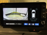 リバースギアに入れるだけで後方の表示へ切り替わります。夜間や雨の日の駐車も楽になりますよ。