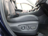 パワーシート搭載。微妙な調整が手軽にでき、ピッタリなポジションで運転することが可能です。