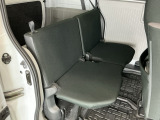ワンアクションでダイブダウンできるリヤシートは簡単に荷室を広げることができます