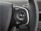 ◆アダプティブクルーズコントロール◆予め設定した車速内でクルマが自動的に加減速。前走車との適切な車間距離を維持しながら追従走行します。【LKAS】車線維持支援システムでステアリング操作を支援。