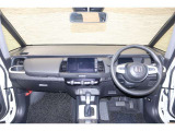 操作性に優れた運転席となります!小物入れや各ボタンの配置にこだわり、使いやすいです!座り心地もよく視認性も良好なのでロングドライブもお任せ下さい!