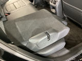 リアシートは簡単に倒すことができるので、ラゲッジルームも広がります。