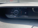 今までのハイブリッドシステムは、大きなバッテリーやモーターが必要だったため、室内空間がどうしても狭くなりました。S-HYBRIDは、それらをギュッとコンパクトにしたので、「室内空間の広さ」を実現しました。