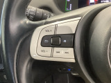 ステアリングにオーディオ操作スイッチが付いています。オーディオ画面に直接タッチしなくても操作が出来ますので、運転に集中できます。