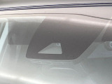 【トヨタセーフティセンス】走行中に前方の車両等を認識し、衝突しそうな時は警報とブレーキで衝突回避と被害軽減をアシスト。より安全にドライブをお楽しみいただけます。