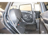 HONDA独自の機構!リアシートはチップアップ(跳ね上げ)することにより背の高い荷物も楽々積み込みすることが可能!!より空間を有効にするためにも大変便利なシートアレンジになります!!