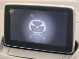 【マツダコネクトナビ】車内の雰囲気にマッチした一体型タイプのナビ。各種車輌設定やBluetooth再生等、様々な機能が楽しめます。直感的なダイヤル操作が可能で、使い勝手も良好です。