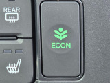 ワンタッチで省燃費走行をサポートするECONスイッチを装備。