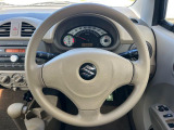 インテリアに合わせたデザインのステアリングは、運転される方のことも考え、運転しやすい形状、大きさです。是非一度、実際に触ってお確かめください。