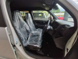運転席、助手席です!カスタム専用の黒基調シートです!