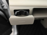 プッシュ式ドリンクホルダー