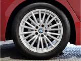 【BMWアロイホイル】軽量かつ強度に拘ったアロイホイル。走行性能ポテンシャルを引き出す設計。車の足元を引き締めてくれる大きなポイントはアロイホイルです。