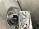 【キーレス】少し離れた場所からでもボタン一つでドアの開錠・施錠ができるのでとっても便利!ドアの鍵穴周りに傷をつけることもありません♪