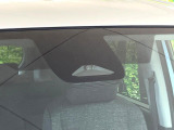 【プリクラッシュセーフティ】前方の車両等を検知し、衝突しそうな時は警報で注意を促し、ブレーキを踏む力をサポート。ブレーキを踏めなかった場合は衝突被害軽減ブレーキが作動、衝突回避をサポートします。