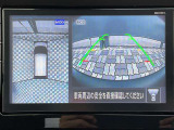 アラウンドビューモニター。前後左右の4つのカメラで車を上から見たような映像をナビ画面に映すので人や物を確認できとても安全です。
