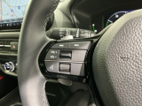 ステアリングにオーディオ操作スイッチが付いています。オーディオ画面に直接タッチしなくても操作が出来ますので、運転に集中できます。