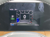 メーター内のディスプレイには運転をサポートするさまざまな情報を表示。
