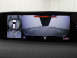 上から車両を見下ろしたような映像をナビゲーション画面に表示する「パノラミックビューモニター(左右確認サポート付)」も搭載しています。