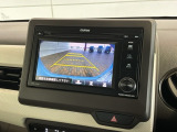 リバースギアに入れるだけで後方の表示へ切り替わります。夜間や雨の日の駐車も楽になりますよ。
