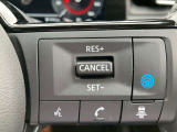 プロパイロットスイッチ。同一車線でのハンドルとアクセルのアシストが可能 長距離ドライブ時に同乗者との会話が弾みます。