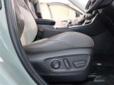 パワーシート搭載。微妙な調整が手軽にでき、ピッタリなポジションで運転することが可能です。