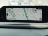 マツダコネクトの8.8インチワイドセンターディスプレイです。『Android Auto』『Apple CarPlay』や独自のコネクテッドサービスに対応したインターフェイスシステムです。