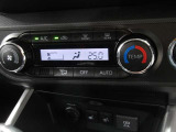 車内の温度管理に便利なオートエアコン☆