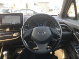 ハンドルは車を運転する上で、ずっと握っている重要なパーツです。手にフィットする物がいいですよね♪