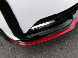 NISMO専用LEDフォグランプ。鮮やかな白光色で明るく照らします。