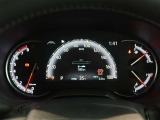 とっても見やすいメーターです。夜間時はラグジュアリーな気分にさせてくれる照明が魅力ですので、夜のドライブも楽しみになりますよ♪